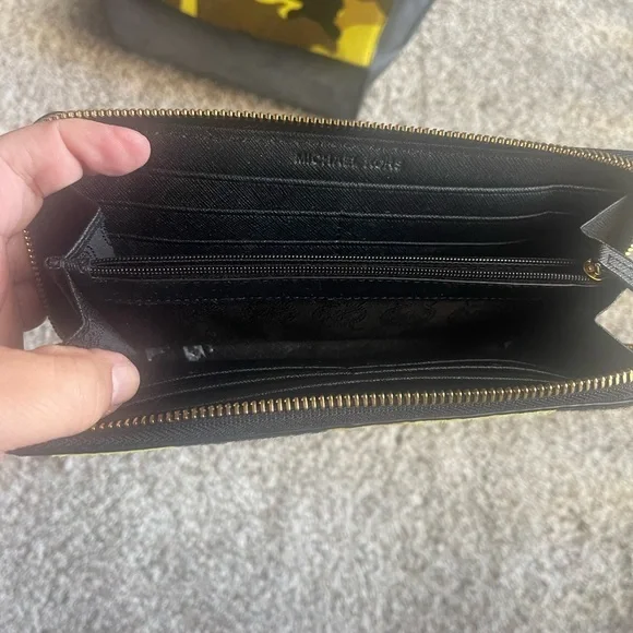 Michael Kors camouflage handbag and wallet - Picture 7 of 8